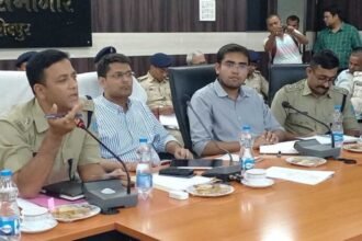 District administration meeting in East Singhbhum for fair and peaceful elections.