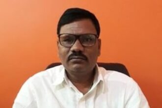 Kedar Hazra meets with JMM leaders at Chief Minister's residence in Jharkhand ahead of elections.
