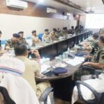 Ranchi SSP Chandan Sinha meets paramilitary officials for election security preparations