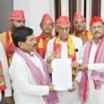 Umashankar Akela speaking at a press conference after joining the Samajwadi Party