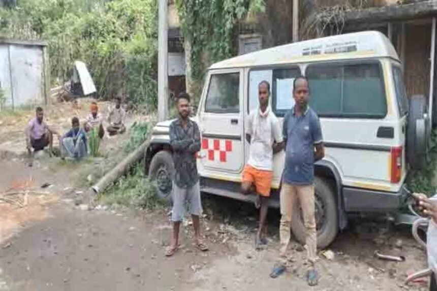 Giridih body found near health center, police investigation underway.