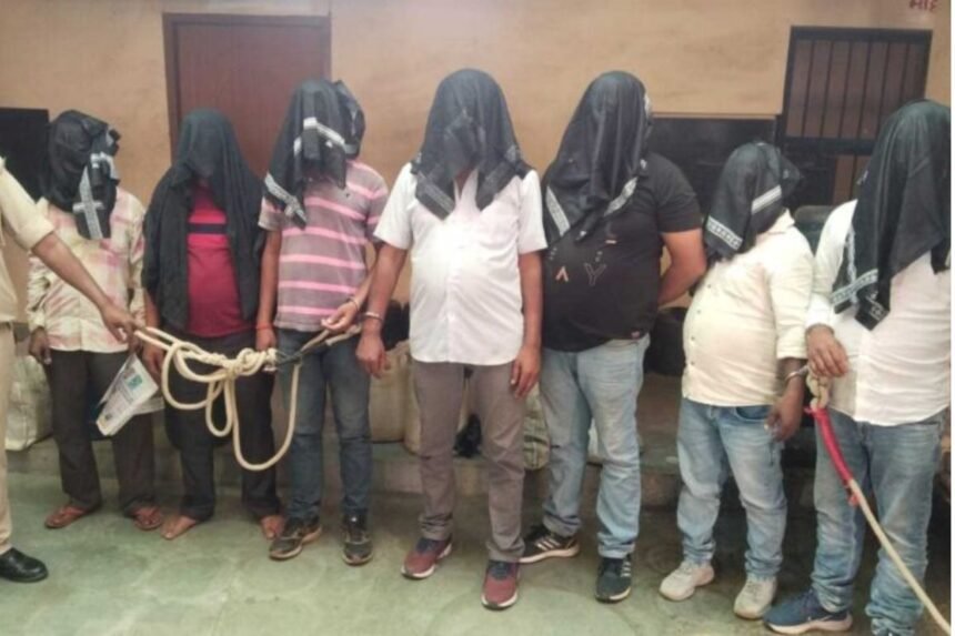 Koderma Police arrest seven gamblers in Tilaiya Thana raid, seizing car and cash.