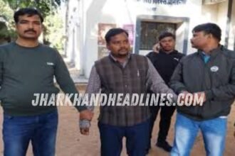 ACB arrests Welfare Department clerk in Lohardaga for accepting a ₹50,000 bribe during a cemetery project-related operation.