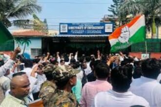 Congress leaders and workers protesting outside ED office in Ranchi