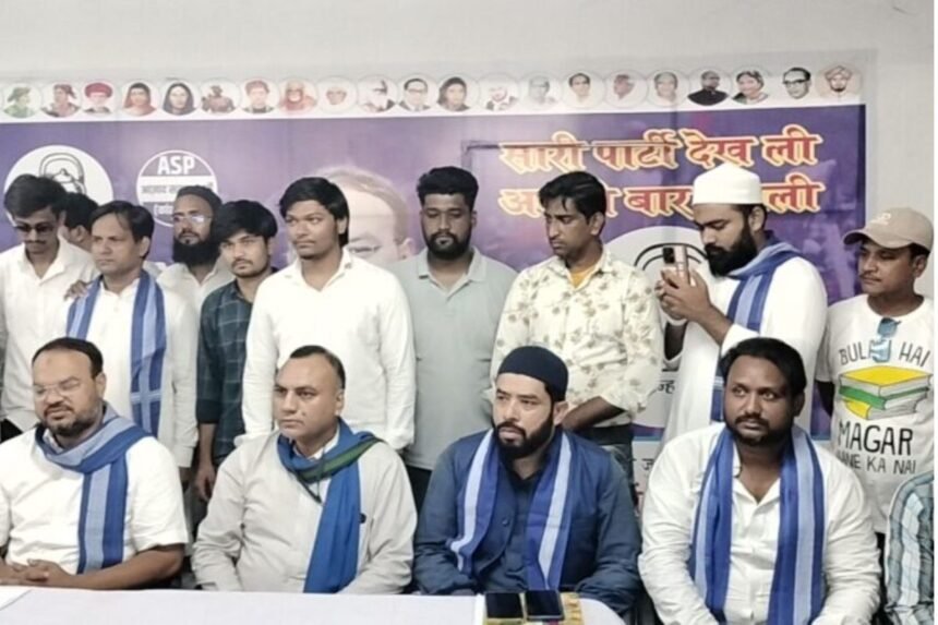 Kashif Raza announcing the six candidates of the Azad Samaj Party for the Jharkhand Assembly elections.