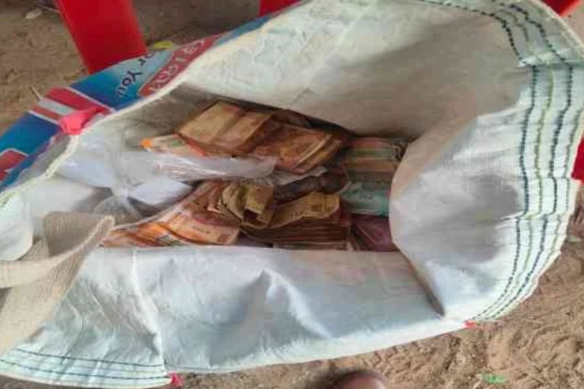 Chaibasa News: ₹1.37 Lakh Seized from Bike at Jagannathpur Checkpost
