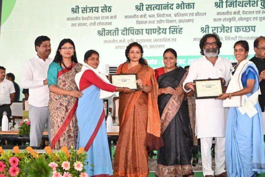 CM Hemant Soren transferring ₹12,000 DBT for smartphones to empower Jal Sahiyas in Jharkhand