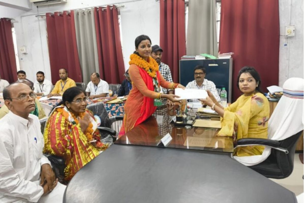 Ramgarh News: Congress Candidate Amba Prasad Files Nomination for Barkagaon Assembly Seat