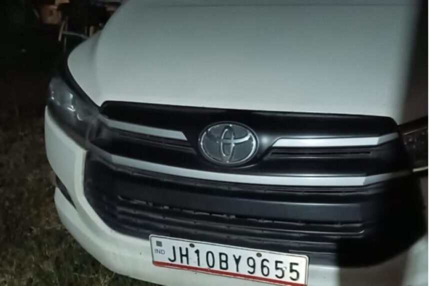 ₹71.97 lakhs cash seized from Toyota Innova at Bokaro inter-district check post in Dhanbad.