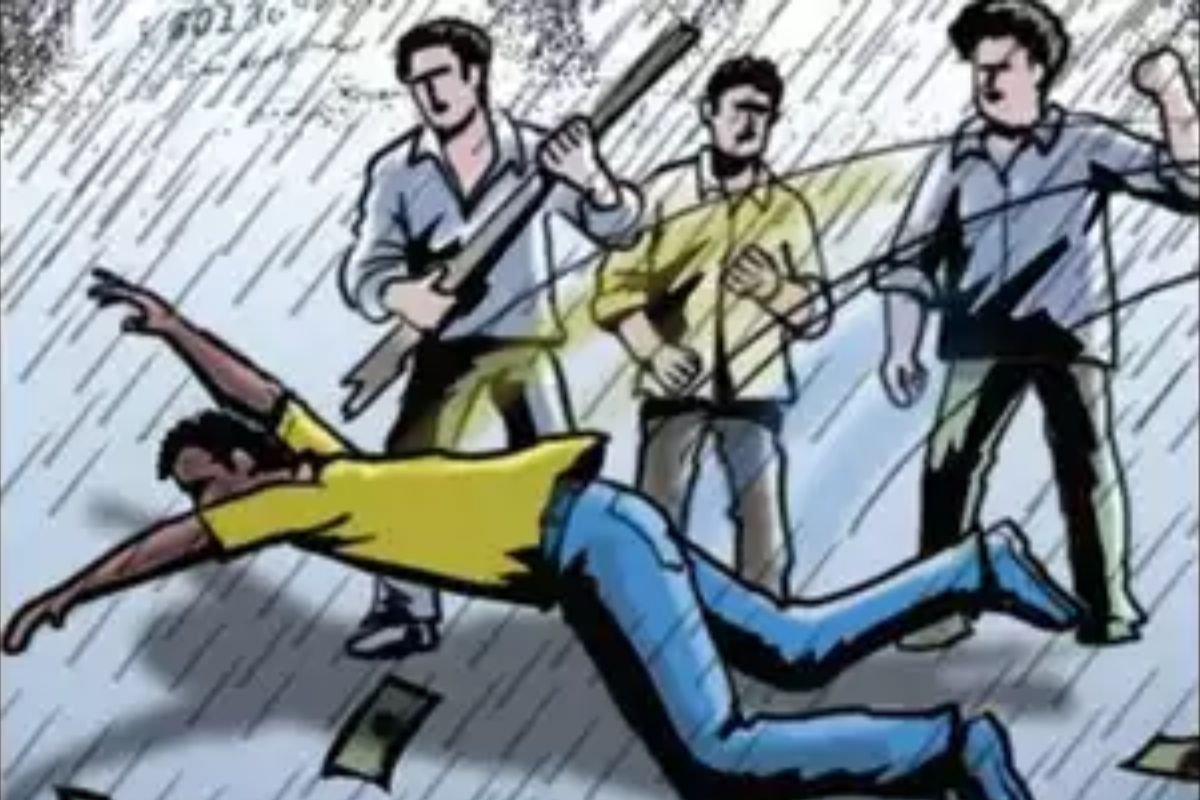 Jharkhand News: Thief Caught Stealing E-Rickshaw in Dhanbad, Beaten by Locals