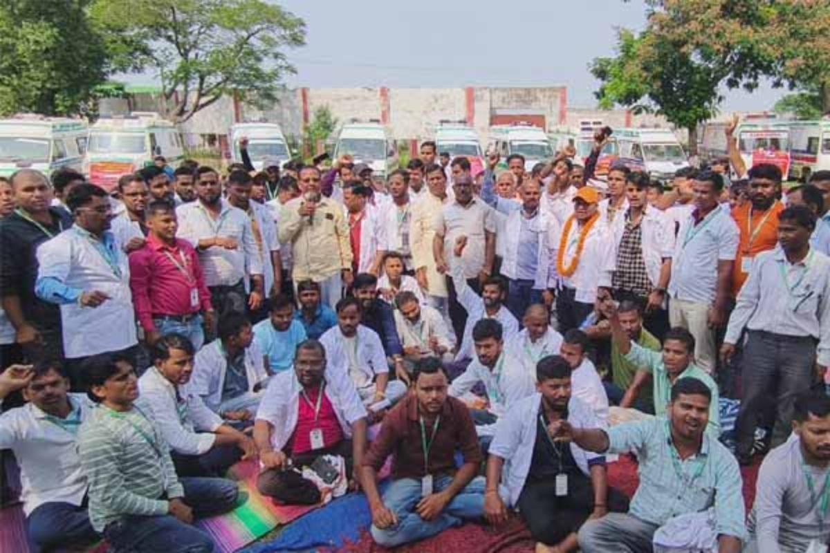 Jharkhand News: 108 Ambulance Union Workers Initiate Strike in Giridih