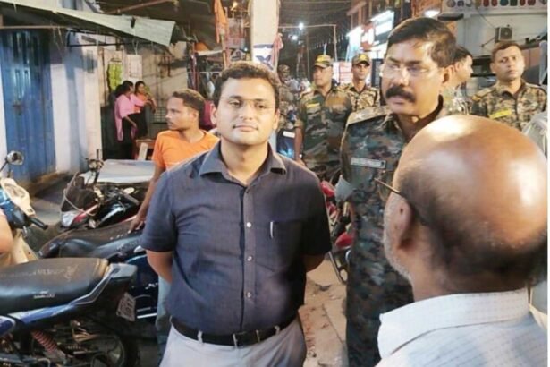 Giridih SDM Shrikant Yashwant leading the safety inspection of Durga Puja pandals for fire safety and crowd management in 2024