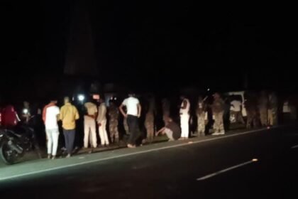 Police intervention during violent clash over disputed land in Giridih, resulting in one death.