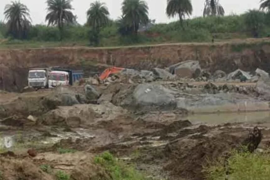 Illegal stone mining in Palamu’s Neura Panchayat threatens safety in populated areas