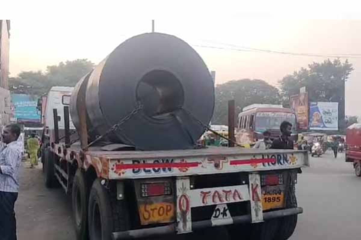 Jamshedpur News: Tragic Trailer Accident Claims Youth’s Life Near Jamshedpur Bus Stand