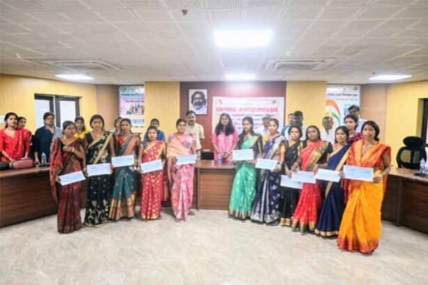 Jharkhand government disburses third installment of Chief Minister Maiyaan Samman Yojana to women beneficiaries in Dhanbad