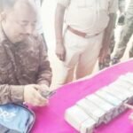 Police at Jawahar Valley Check Post in Koderma seizing ₹25 lakhs in cash during election security checks.