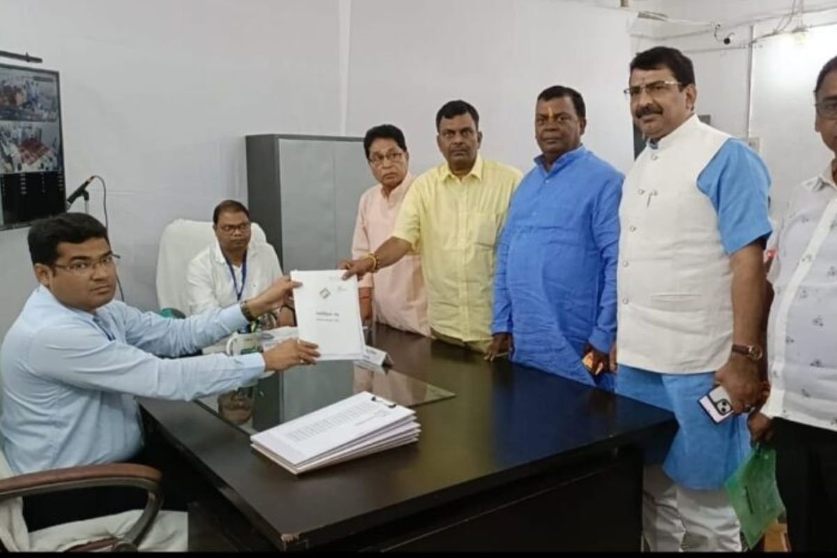 Bokaro News: Lambodar Mahto and Iftikhar Mehmood File Nominations for Gomia Elections