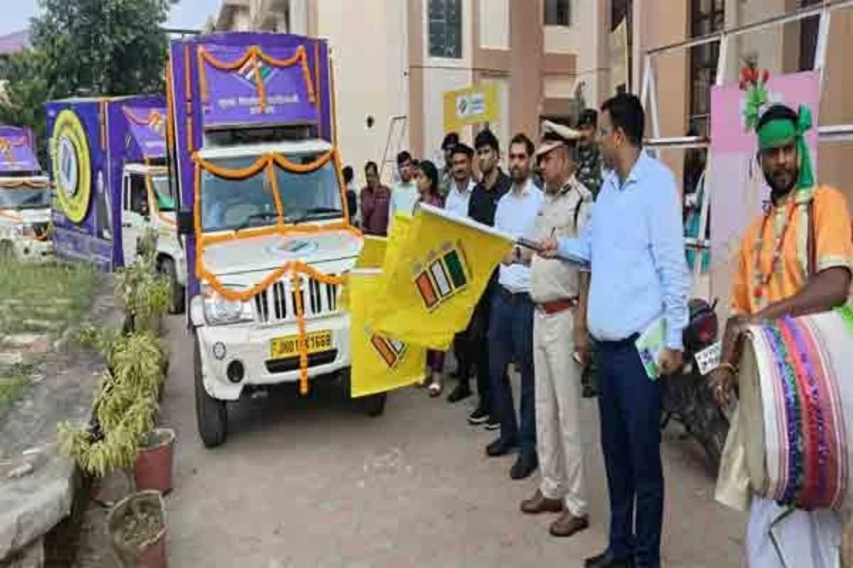 Ranchi News: DC and SSP Flag Off LED Van for Voter Awareness Ahead of Jharkhand Assembly Elections