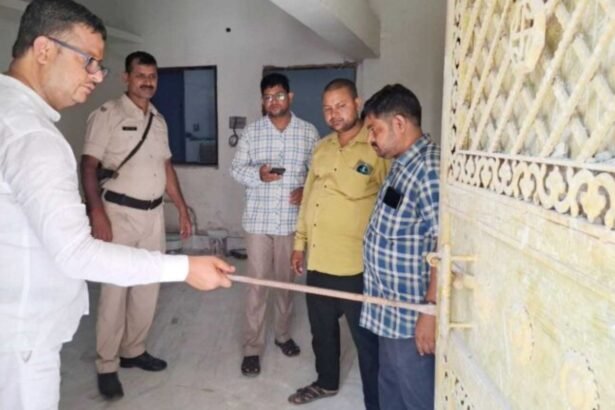 Robbery in Mango's Ulidih Police Station area where thieves looted two homes in Mahavir and Ekta Colony