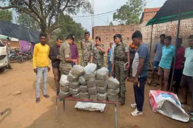 Police seizing marijuana from a bus at Kudu Check Post, Garhwa to Ranchi route, with suspected smuggler detained