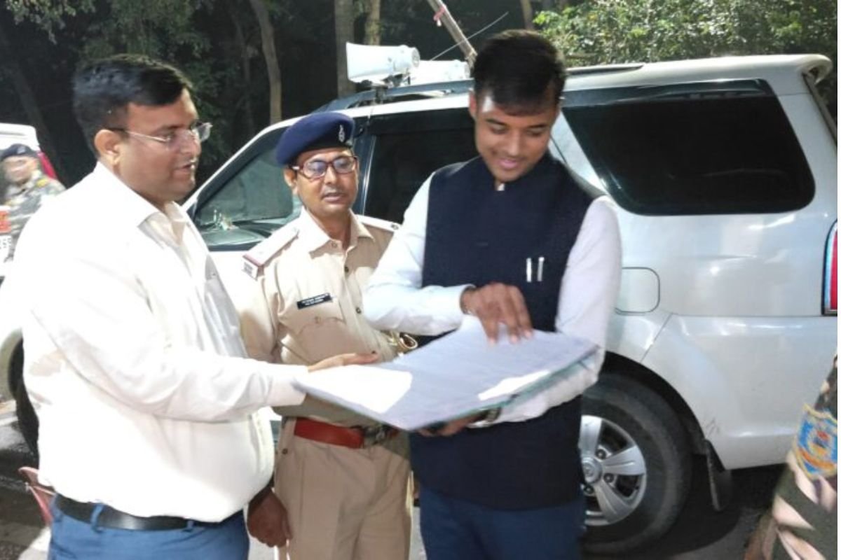 Jharkhand News: Ranchi DC and SSP Conduct Surprise Inspection at Muri and Dulmi Check Posts