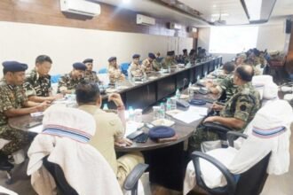 Ranchi SSP Chandan Sinha meets paramilitary officials for election security preparations