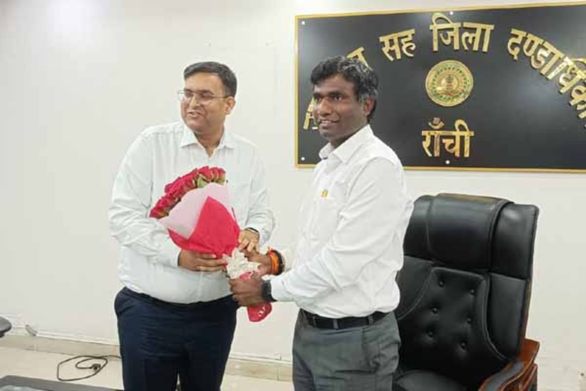 Jharkhand News: Varun Ranjan Appointed as New DC of Ranchi, Takes Charge