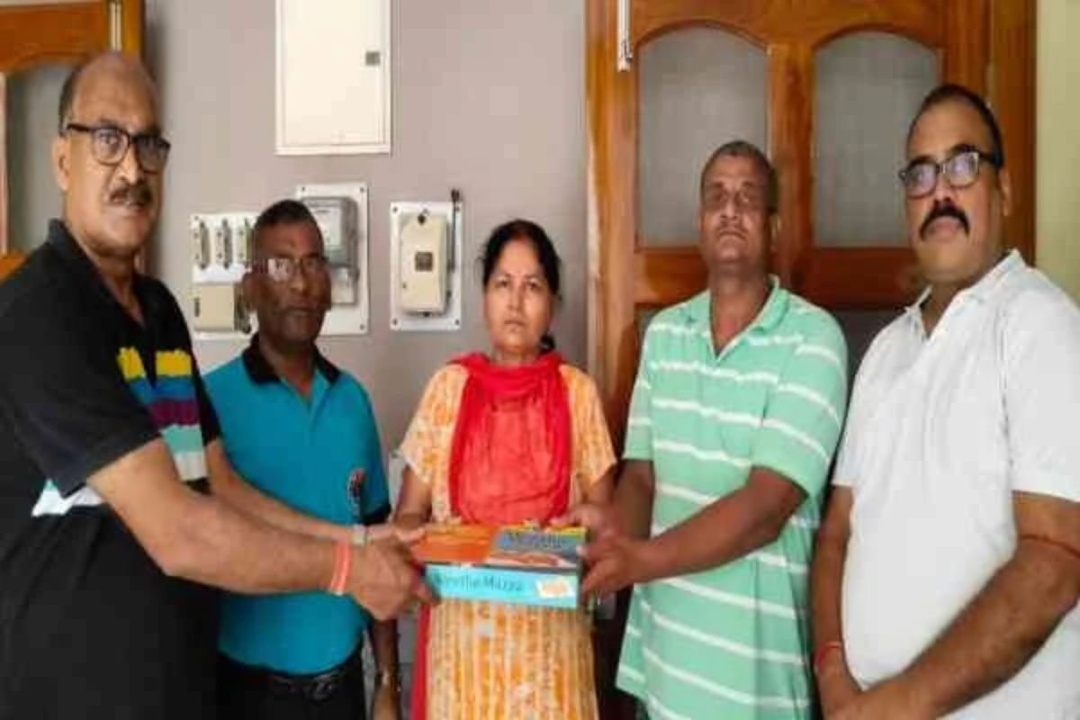 Jamshedpur News: All India Ex-Servicemen Service Council Spreads Diwali Joy to Martyrs’ Families in Jamshedpur