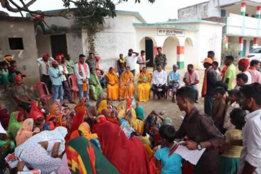 Anju Singh campaigning for better mobile connectivity and infrastructure in Bishrampur.