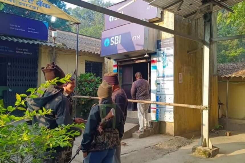 ATM damaged by fire after failed robbery attempt in Khunti, INR 12 lakh cash burned.