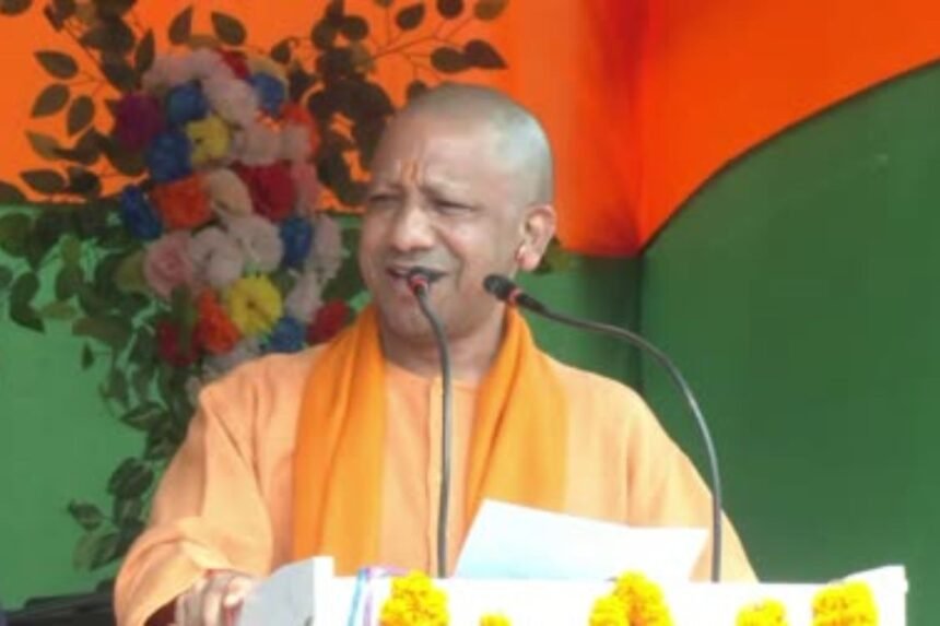 Yogi Adityanath addressing a rally in Koderma Jharkhand, highlighting Aurangzeb's destruction of temples and current corruption issues.