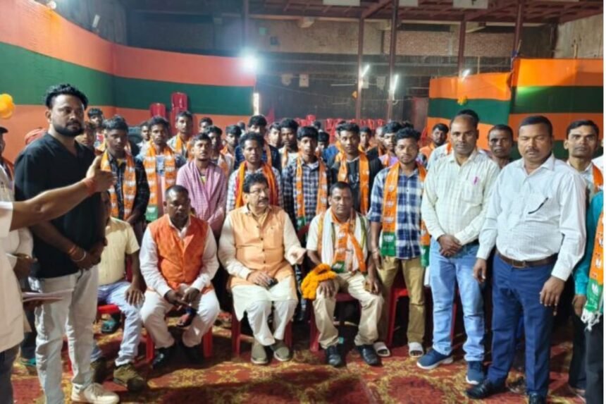 BJP candidate Nirbhay Shahabadi welcoming new party members in Giridih.