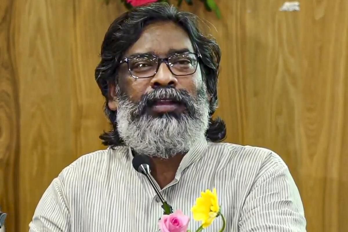 Jharkhand News: CM Hemant Soren Criticizes PM and Election Commission Over Leave Restrictions in Jharkhand