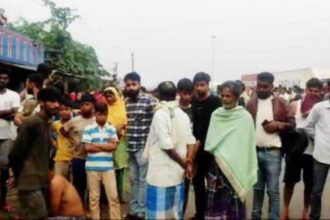 Accident scene on GT Road, Dhanbad, where a speeding pickup van killed a mother and her two daughters.