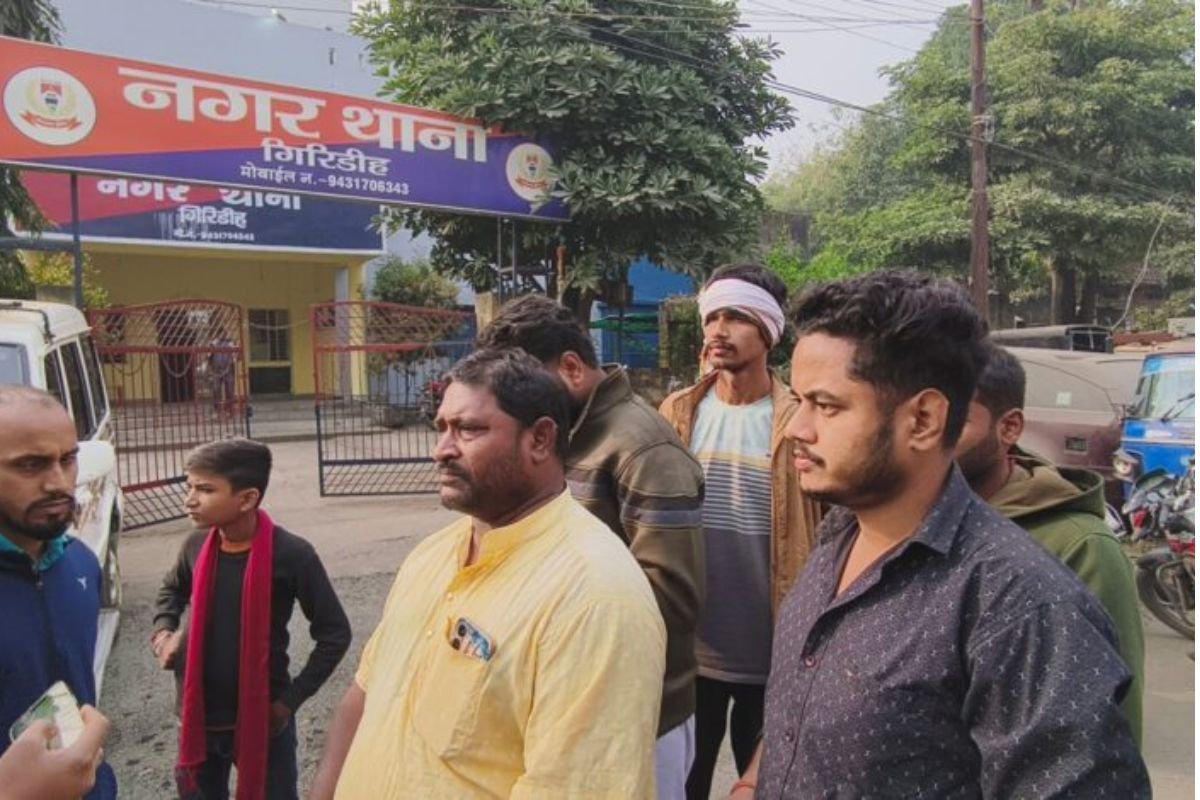 Giridih News: E-Rickshaw Driver Caught Transporting Prohibited Meat, Police Investigating