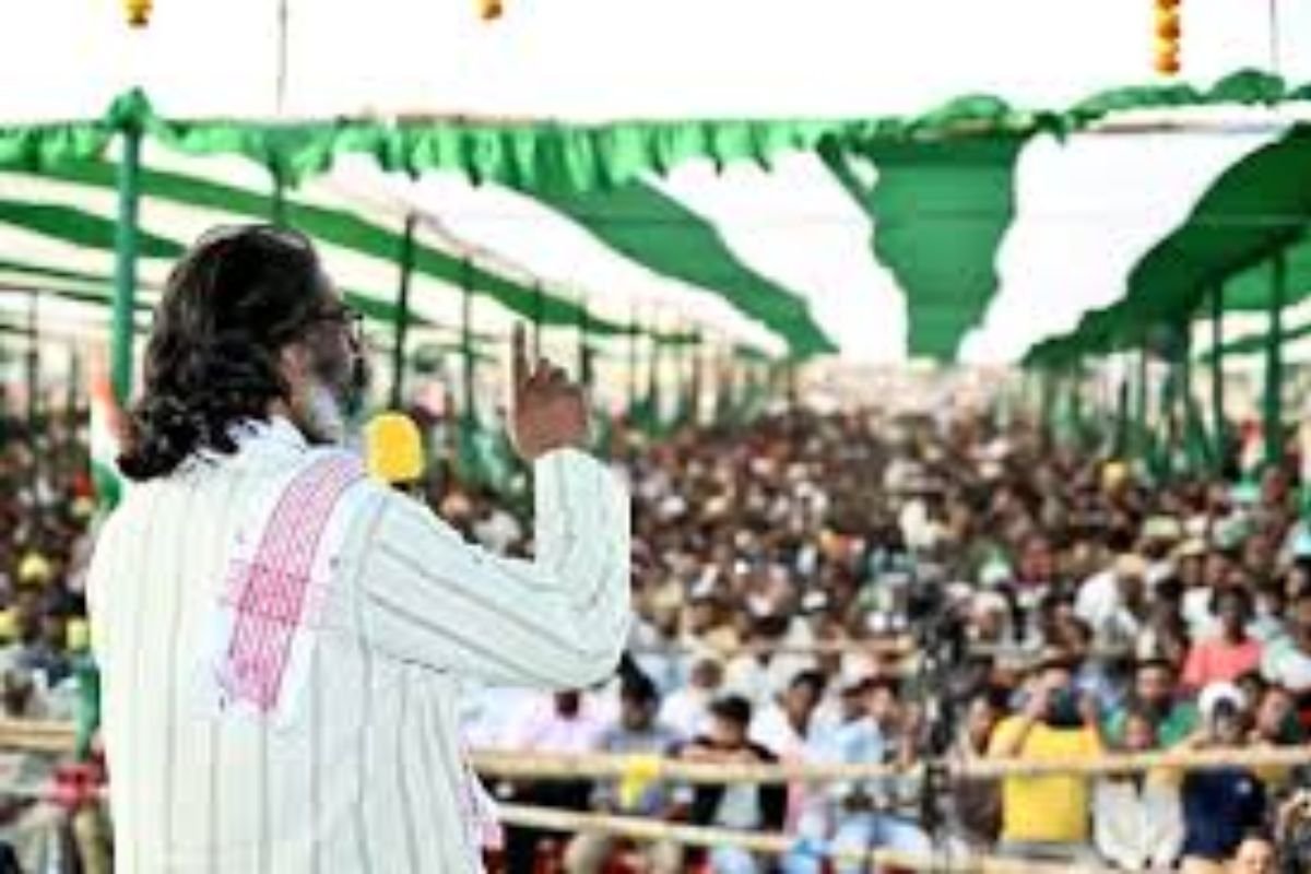 Jharkhand Assembly Elections 2024: Hemant Soren Claims BJP’s Outsider Leaders Will Disappear After Elections in Jamua Rally