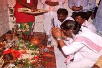 Chief Minister Hemant Soren performing rituals at Lugu Buru Ghanta Bari, Bokaro.