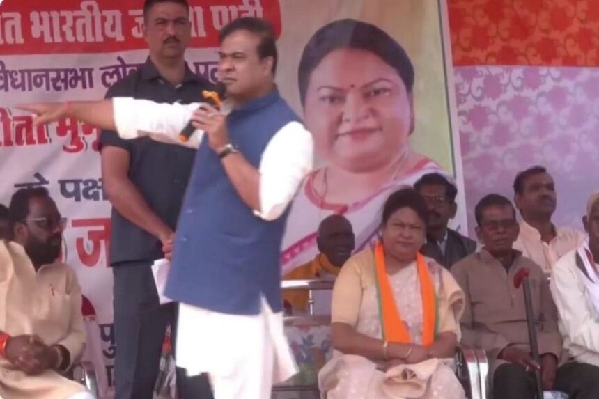 Himanta Biswa Sarma addressing a crowd during the election rally in Jamtara.