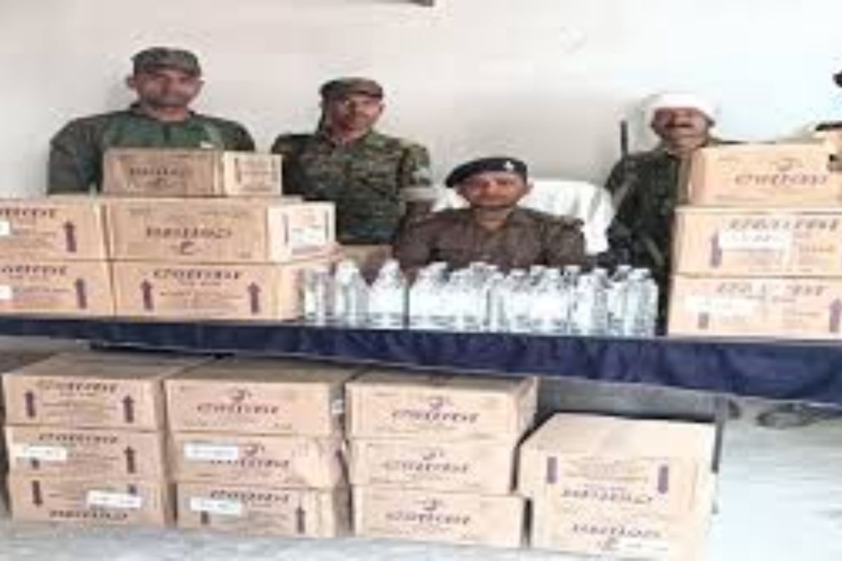 Palamu News: 225 Liters of Illegal Country Liquor Seized in Palamu, Police Investigation Underway