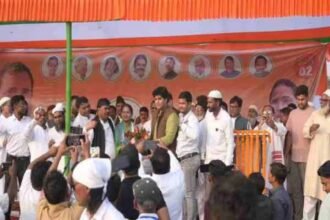 Imran Pratapgarhi addressing voters at the Silpi Neha Tirkey Mandar Assembly election rally