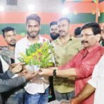 JMM supporters from Sadar Assembly join BJP, welcomed by Nirbhay Shahabadi at election office in Giridih