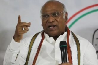 Congress President Mallikarjun Kharge delivering a speech criticizing the BJP at a rally in Jharkhand.