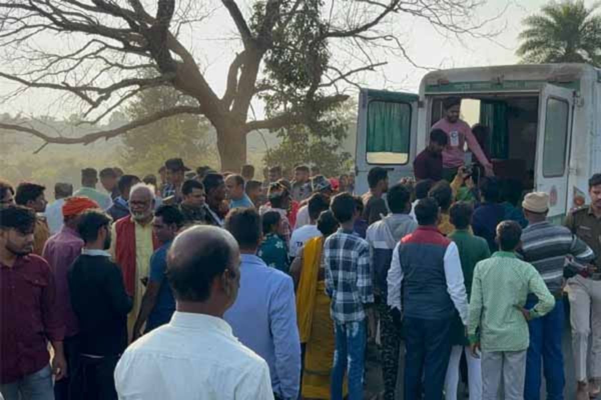 Koderma News: Youth Dies in Fatal Motorcycle Fall from Bridge in Koderma