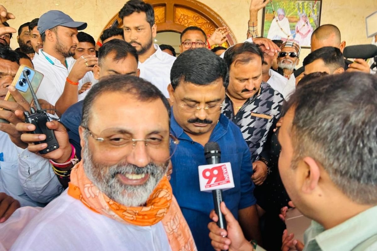 Jharkhand Politics: Political Shift in Dhanwar, Himanta Biswa Sarma’s Strategic Move with Independent Candidate Niranjan Rai