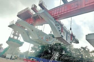 Inspection of Sirmatoli Flyover in Ranchi by Path Nirman Vibhag and L&T engineers, showcasing construction progress for April 2024 completion.