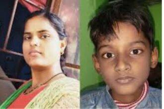 SP bodyguard’s wife and son fatally crushed by a Hyva truck near DPS School in Hazaribagh.