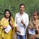 Sudesh Mahto casting his vote with family in the Jharkhand Assembly Elections 2024.