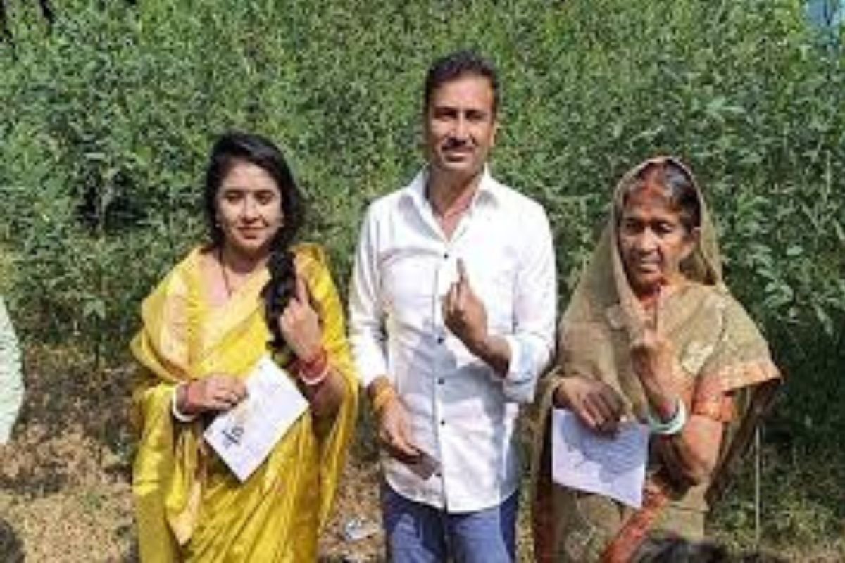 Jharkhand Assembly Elections 2024: AJSU Leader Sudesh Mahto Casts Vote With Family, Urges Citizens to Participate in Jharkhand Elections 2024