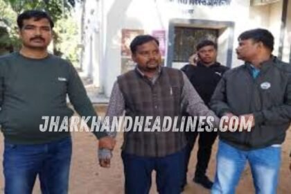 ACB arrests Welfare Department clerk in Lohardaga for accepting a ₹50,000 bribe during a cemetery project-related operation.